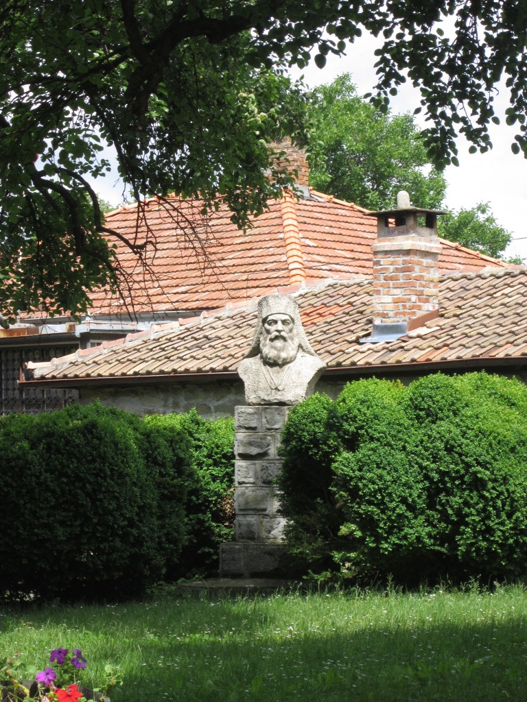 Паметник на Иларион Макариополски