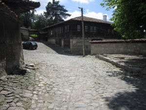 Даскалоливницата пред входа